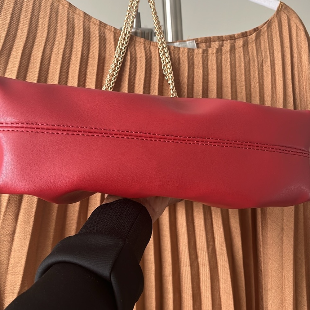 Red Chain Link Purse - Picture 4 of 5